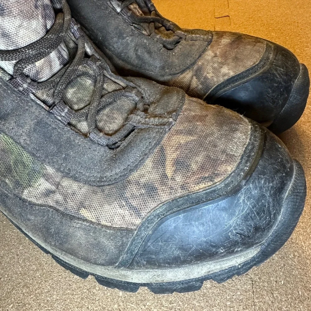 Cabelas Hunting Boots Mens 11M Camo 400g Thinsulate Waterproof Vibram 81-8639